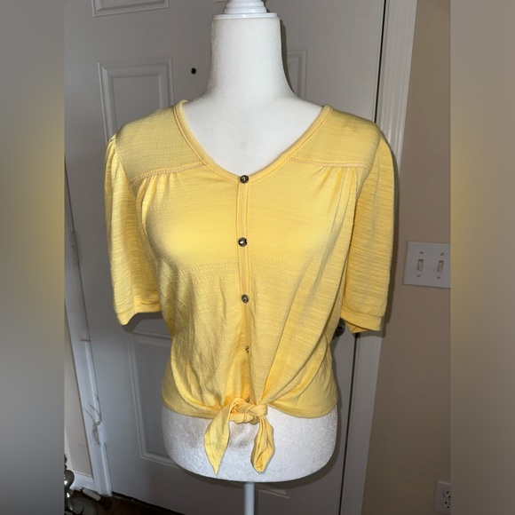 Adrienne Vittadini Yellow Blouse Button Top size Small - Picture 2 of 5